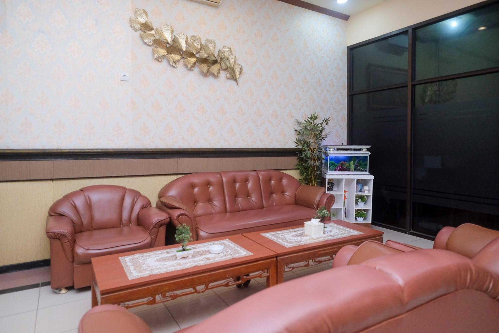 Urbanview Hotel Dedy Jaya Brebes Exterior foto