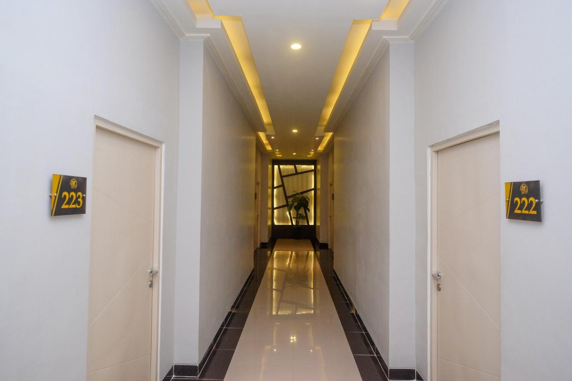 Urbanview Hotel Dedy Jaya Brebes Exterior foto