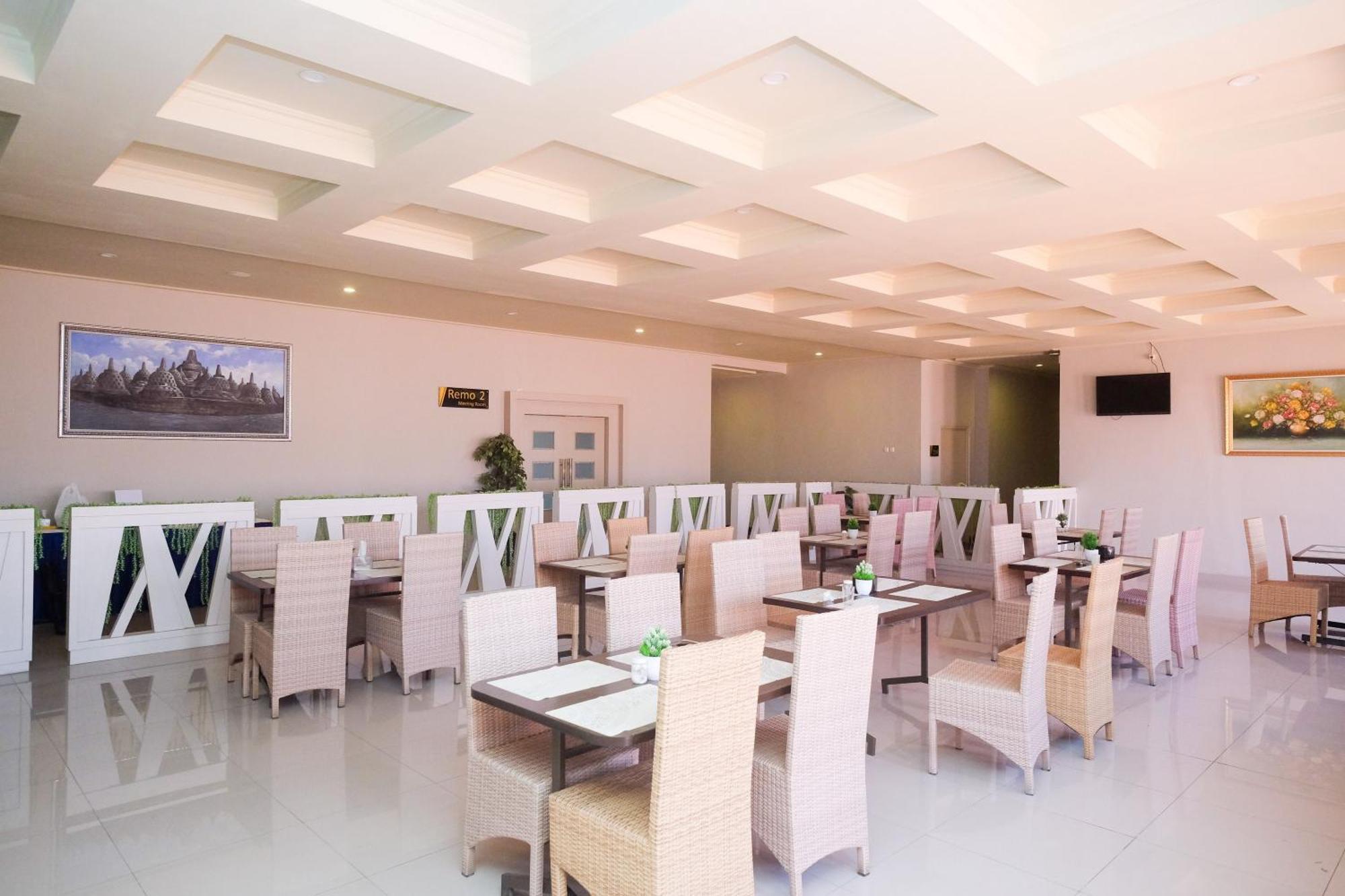 Urbanview Hotel Dedy Jaya Brebes Exterior foto