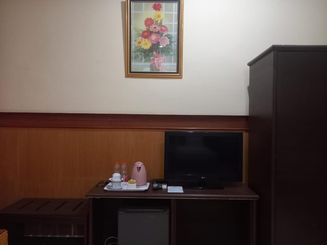 Urbanview Hotel Dedy Jaya Brebes Exterior foto