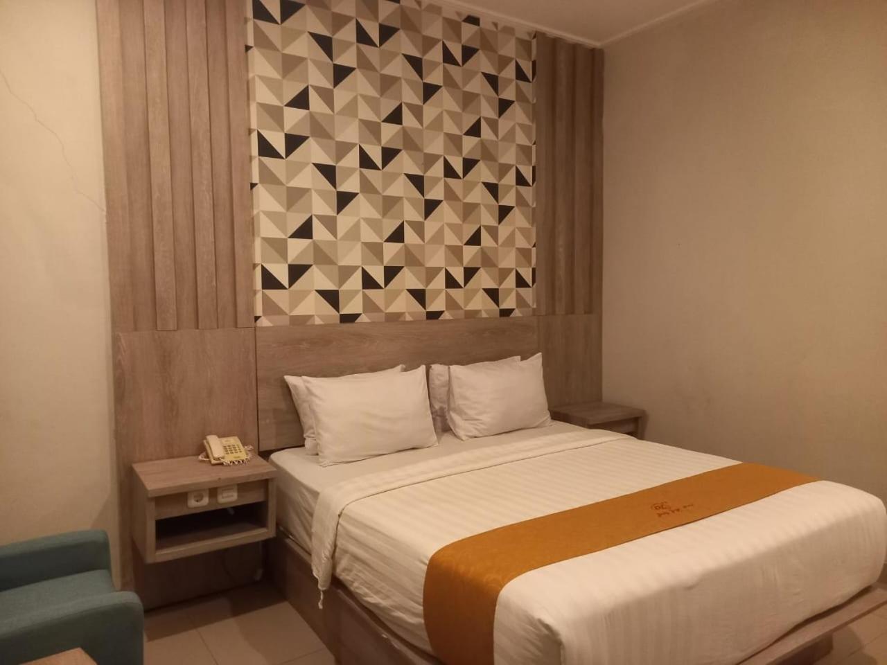 Urbanview Hotel Dedy Jaya Brebes Exterior foto